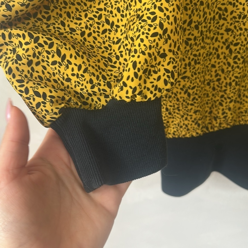 Vintage 80s 90s ditsy blouse, funky yellow bright shirt, Size M or L - Picture 3 of 5